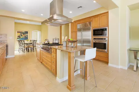 Kitchen - 1464 Twin Tides Pl, Oxnard, CA 93035 photo 3 of 6
