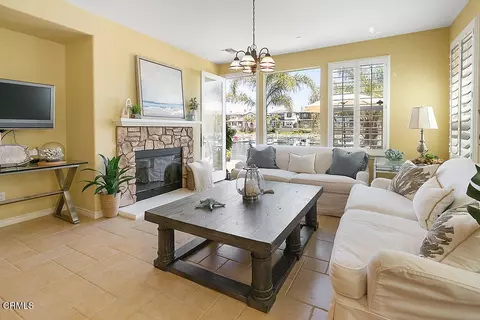 Living - 1464 Twin Tides Pl, Oxnard, CA 93035 photo 4 of 5
