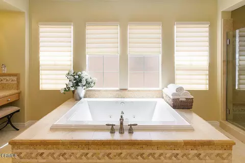 Bath - 1464 Twin Tides Pl, Oxnard, CA 93035 photo 6 of 9