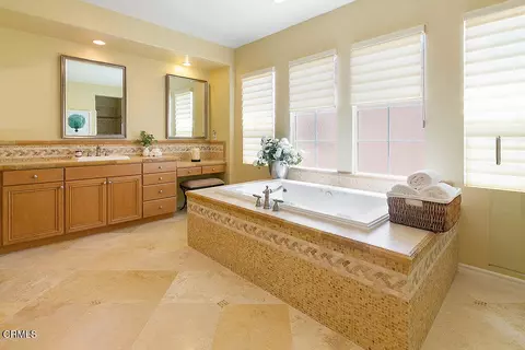 Bath - 1464 Twin Tides Pl, Oxnard, CA 93035 photo 4 of 9