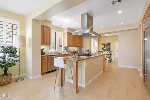 Kitchen - 1464 Twin Tides Pl, Oxnard, CA 93035 photo 2 of 6