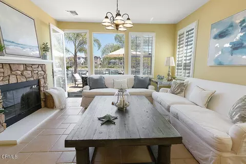 Living - 1464 Twin Tides Pl, Oxnard, CA 93035 photo 5 of 5