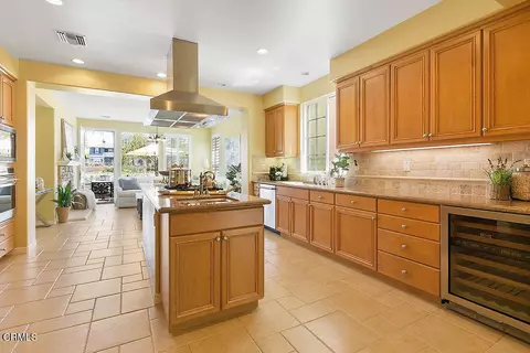 Kitchen - 1464 Twin Tides Pl, Oxnard, CA 93035 photo 1 of 6