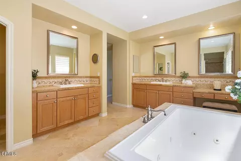 Bath - 1464 Twin Tides Pl, Oxnard, CA 93035 photo 5 of 9