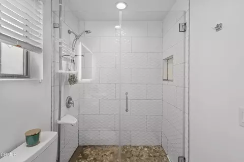 Bath - 317 Melrose Dr, Oxnard, CA 93035 photo 4 of 4
