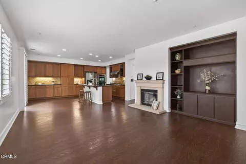 Living - 740 Freeport Ln, Oxnard, CA 93035 photo 3 of 5