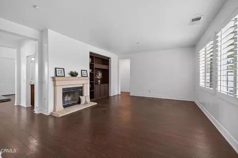Living - 740 Freeport Ln, Oxnard, CA 93035 photo 4 of 5