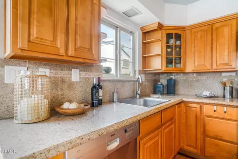 Kitchen - 5451 Reef Way, Oxnard, CA 93035 photo 4 of 5