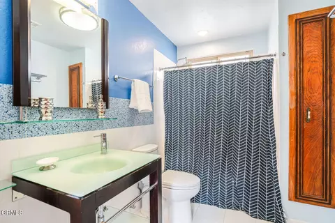 Bath - 5451 Reef Way, Oxnard, CA 93035 photo 1 of 2