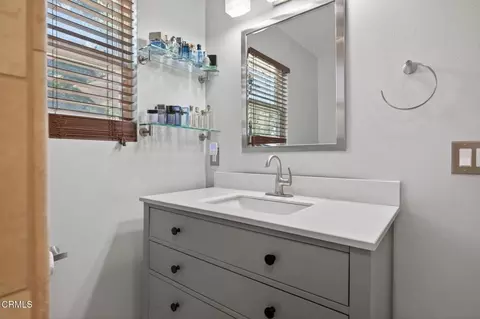 Bath - 98 Mountain View St, Oak View, CA 93022 photo 2 of 3