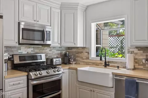 Kitchen - 98 Mountain View St, Oak View, CA 93022 photo 5 of 5