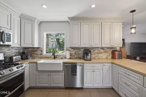 Kitchen - 98 Mountain View St, Oak View, CA 93022 photo 2 of 5