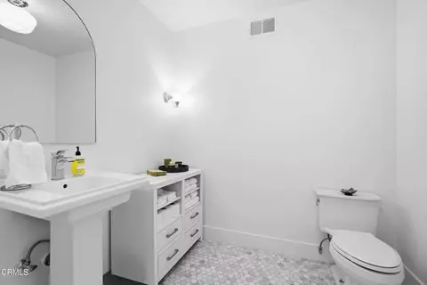 Bath - 1310 Mcandrew Rd, Ojai, CA 93023 photo 3 of 5