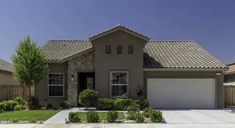 3317 Whispering Forest Ln, Shafter, CA 93263