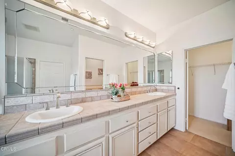 Bath - 1337 Bayside Cir, Oxnard, CA 93035 photo 4 of 7