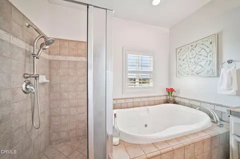 Bath - 1337 Bayside Cir, Oxnard, CA 93035 photo 5 of 7