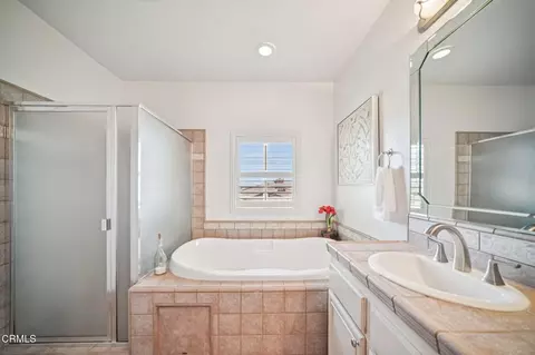 Bath - 1337 Bayside Cir, Oxnard, CA 93035 photo 6 of 7