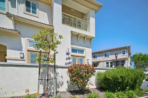 Exterior - 1337 Bayside Cir, Oxnard, CA 93035 photo 4 of 14
