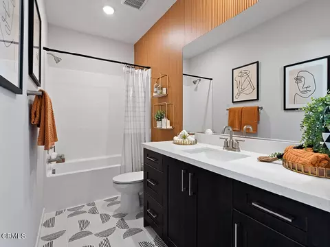 Bath - 3822 Silvergrass Ln, Piru, CA 93040 photo 4 of 4