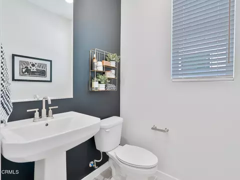 Bath - 3822 Silvergrass Ln, Piru, CA 93040 photo 1 of 4