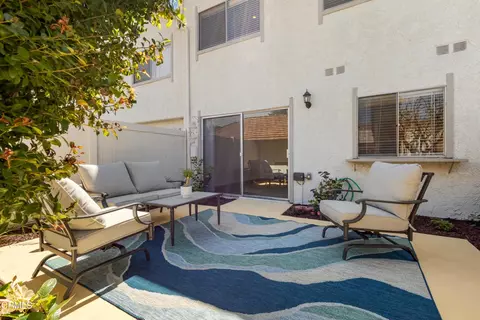 272 Green Moor Pl, Thousand Oaks, CA 91361