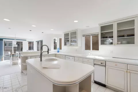 Kitchen - 5331 Wavecrest Way, Oxnard, CA 93035 photo 6 of 6