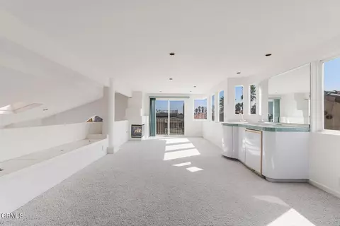 Living - 5331 Wavecrest Way, Oxnard, CA 93035 photo 3 of 7