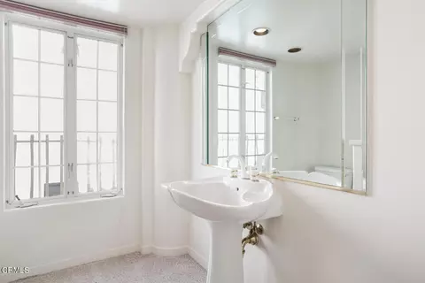 Bath - 5331 Wavecrest Way, Oxnard, CA 93035 photo 4 of 6