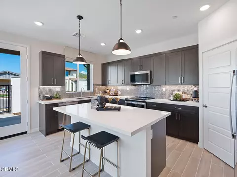 Kitchen - 3838 Silvergrass Ln, Piru, CA 93040 photo 2 of 3