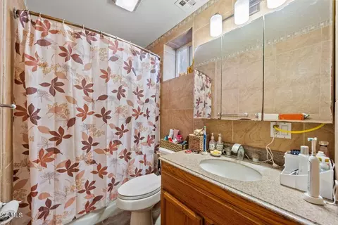 Bath - 561 E Telegraph Rd, Fillmore, CA 93015 photo 2 of 2