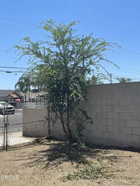 Exterior - 628 E 3rd St, Bakersfield, CA 93307 photo 4 of 6
