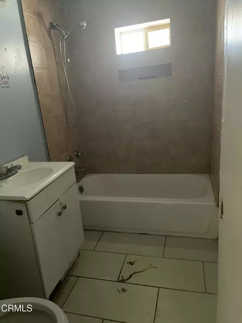 Bath - 628 E 3rd St, Bakersfield, CA 93307 photo 1 of 1