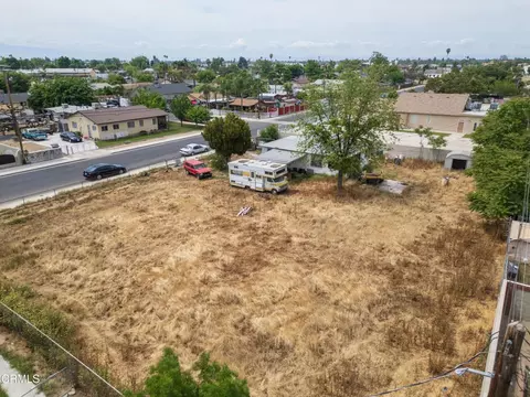 View/Area - 628 E 3rd St, Bakersfield, CA 93307 photo 4 of 11