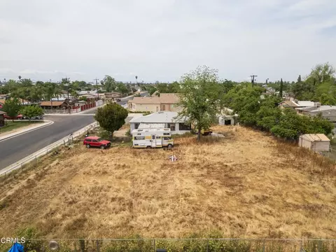 View/Area - 628 E 3rd St, Bakersfield, CA 93307 photo 2 of 11