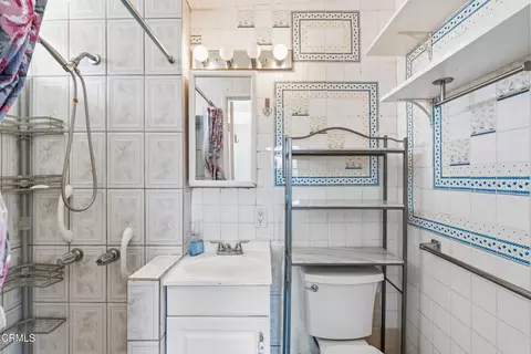 Bath - 362 Salem Ave, Oxnard, CA 93036 photo 1 of 2