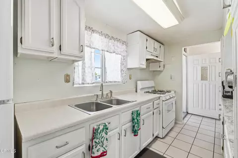 Kitchen - 362 Salem Ave, Oxnard, CA 93036 photo 2 of 4