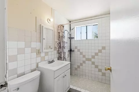 Bath - 362 Salem Ave, Oxnard, CA 93036 photo 2 of 2