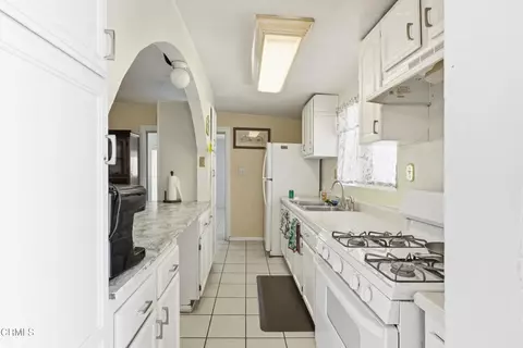 Kitchen - 362 Salem Ave, Oxnard, CA 93036 photo 1 of 4