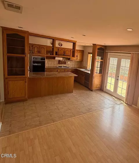 Kitchen - 634 Foxglove Pl, Oxnard, CA 93036 photo 3 of 4