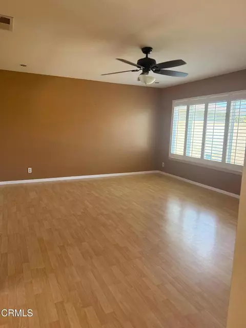 Living - 634 Foxglove Pl, Oxnard, CA 93036 photo 2 of 3
