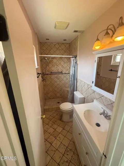 Bath - 634 Foxglove Pl, Oxnard, CA 93036 photo 2 of 2
