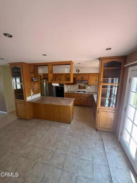Kitchen - 634 Foxglove Pl, Oxnard, CA 93036 photo 4 of 4