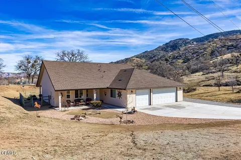 17600 Ascot Ct, Tehachapi, CA 93561