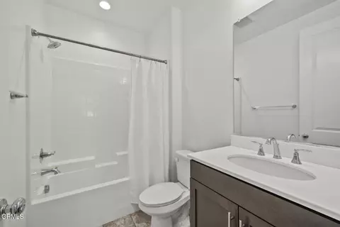 Bath - 151 Rose St, Fillmore, CA 93015 photo 4 of 4