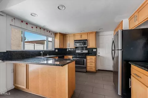 Kitchen - 3530 Isle Way, Oxnard, CA 93035 photo 2 of 4
