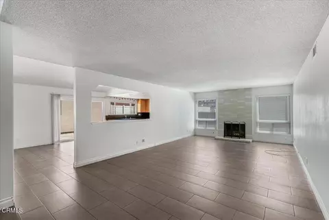 Living - 3530 Isle Way, Oxnard, CA 93035 photo 2 of 7
