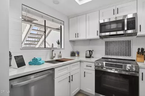 Kitchen - 2955 Harbor Blvd, Oxnard, CA 93035 photo 2 of 3