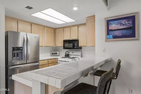 Kitchen - 2003 Blackberry Cir, Oxnard, CA 93036 photo 1 of 5