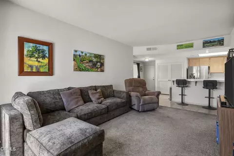 Living - 2003 Blackberry Cir, Oxnard, CA 93036 photo 1 of 2