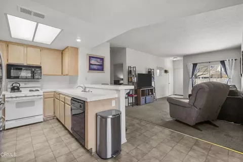 Kitchen - 2003 Blackberry Cir, Oxnard, CA 93036 photo 3 of 5